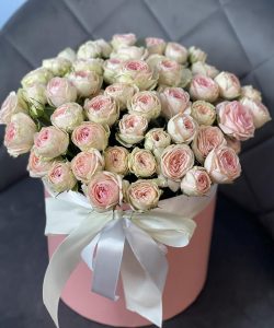 коробка с пионояидными розами 7000₽